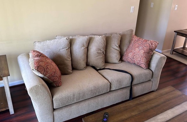 2-bedroom condo in fantastic Mason with AC, WiFi