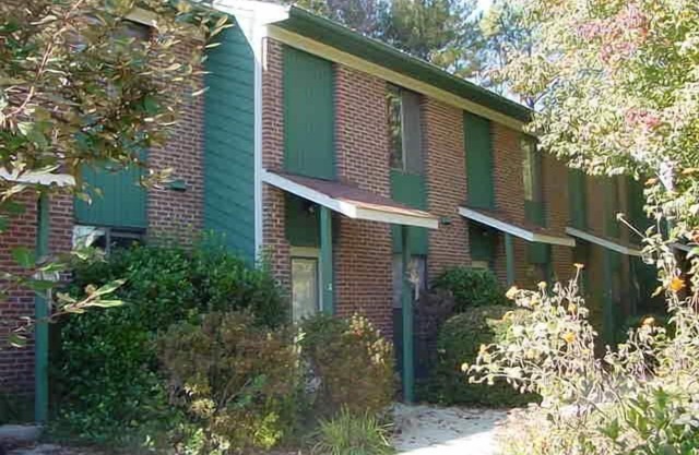 2-bedroom condo just 13 minutes walk to Franklin Street