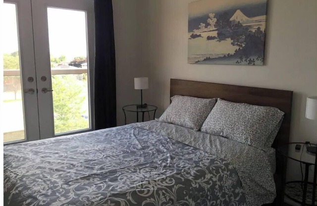 2-bedroom condo w/parking in Niagara wine country