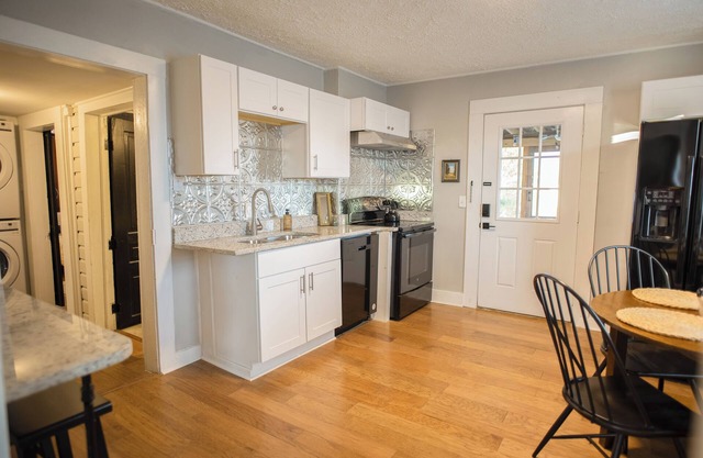 2-Bedroom Cottage /Near Sovah Health, Casino & Averett University /