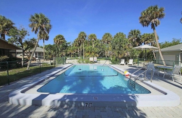 2 Bedroom Cottage Sanibel Island Near Beach-Great! Newly renovated & refurnished