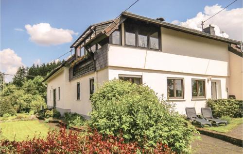 2 Bedroom Cozy Apartment In Duppach