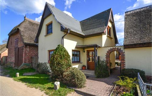 2 Bedroom Cozy Home In Mariendorf