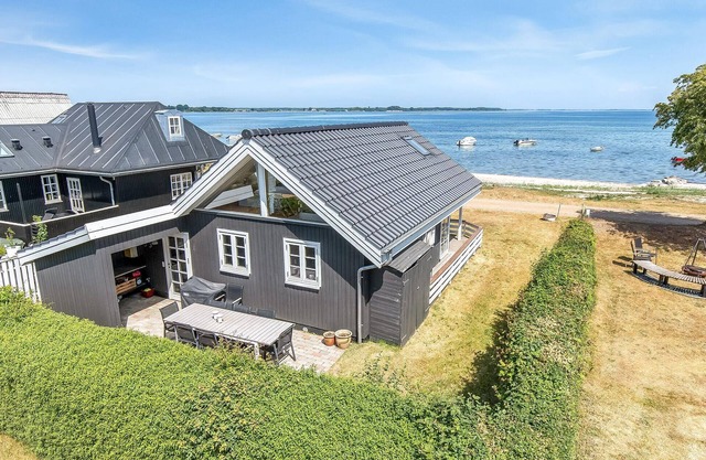 2 bedroom cozy home in Sjølund