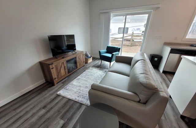2 bedroom cozy suite