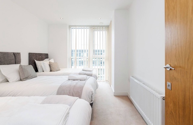 2-bedroom Duplex Bliss Steps From Excel London