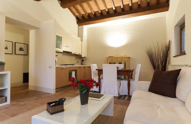 2 bedroom Foligno apartment rental