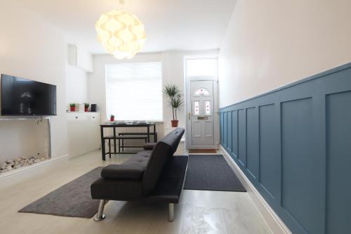 2-Bedroom, Free Parking, High Speed Wi-Fi, Swinton Manchester