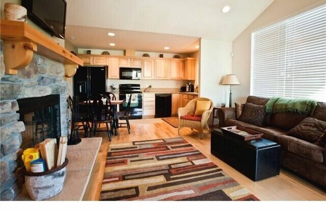 2 Bedroom, Fully Furnished Town Home Sleeps 5 close to Suncadia