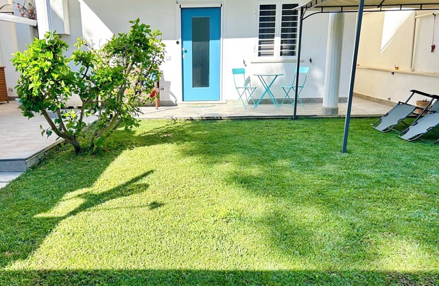 2-bedroom garden house in Civitavecchia with AC, WiFi. Close to everything !