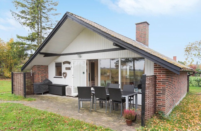 2 bedroom gorgeous home in Strøby
