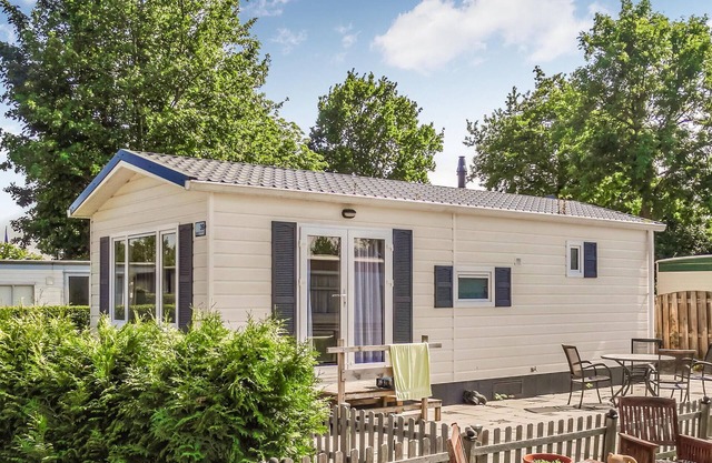 2 bedroom gorgeous home in Heinkenszand