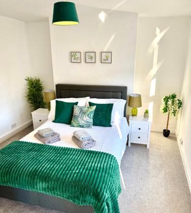2-bedroom house in Cheltenham town centre