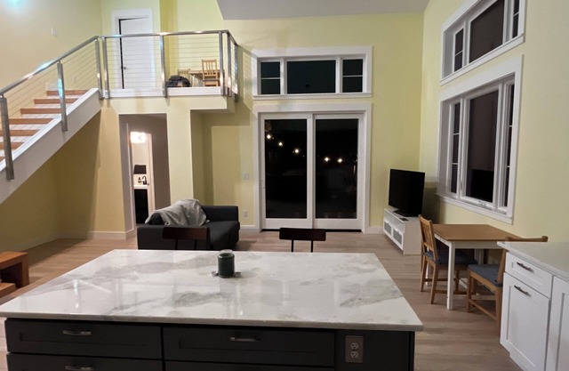 2-bedroom house near Green Lake Park Seattle with private yard, WiFi, AC
