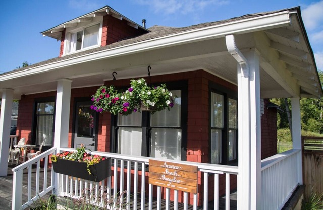2 Bedroom House near Long Beach with fenced yard