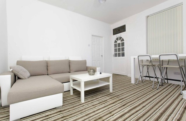 2 bedroom house near the centre of Leeds