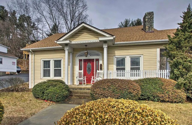 2 bedroom house on King Street in the heart of downtown Boone