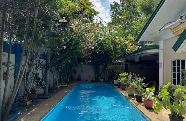 2-bedroom house with 2 bathrooms.Private pool, bar and patio, Free WIFI and AC.