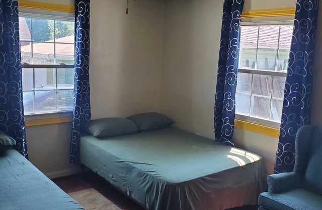 2 bedroom house sleeps 8 people or more n