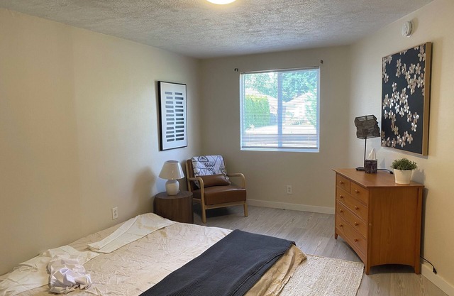 2-bedroom house with AC in Portland, Off Street Parking!