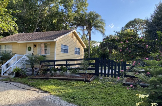 2 bedroom Island Cottage getaway!!