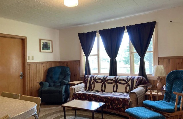 2 Bedroom Lakeside Cabin-Family Fishing Resort-Hayward WI-Chippewa Flowage
