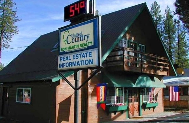 2 Bedroom, Living room, Suite Chester/Lake Almanor Sleeps 4, Read Description.