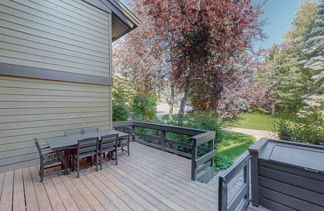 2 bedroom + Loft with two twin beds ; 2 bathrooms; sleeps 6