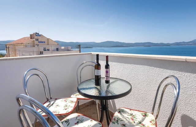 2 bedroom lovely apartment in Komarna