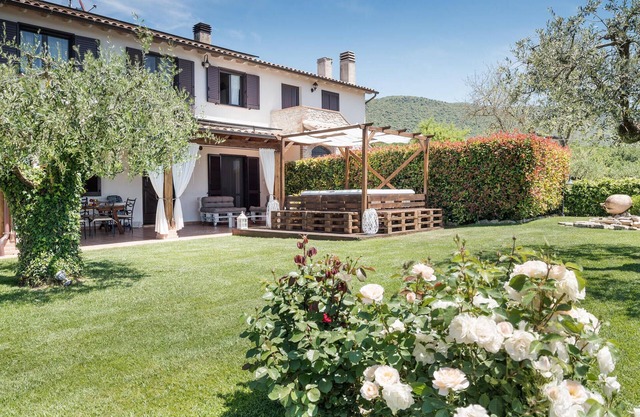 2 bedroom lovely home in Massa Martana