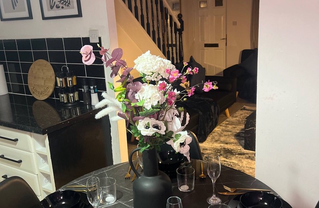 2 bedroom luxurious cosy house in Manchester