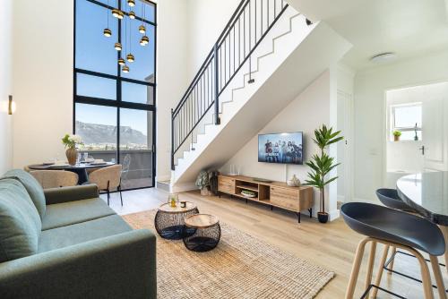 2 Bedroom, Mountain View Penthouse, Century City