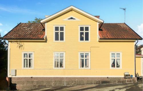 2 Bedroom Nice Apartment In Figelholm