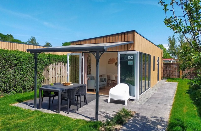 2 bedroom nice home in Heinkenszand