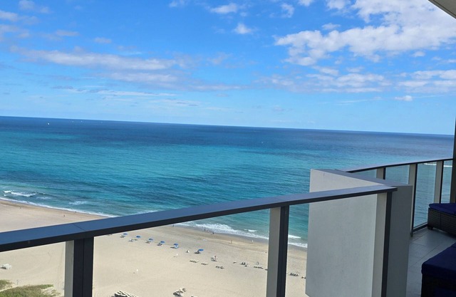2-bedroom Ocean Oasis at The Amrit- On the Beach , Views from every room!