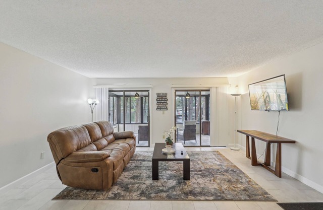2-Bedroom- Peaceful Jacksonville With WiFi, Enjoy Your Stay On The River W/Dock