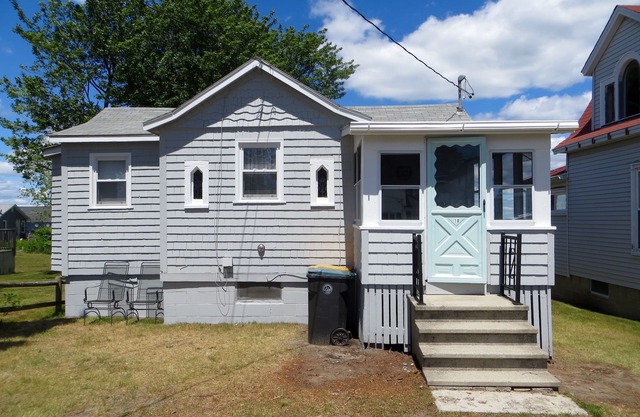 *2 Bedroom Pine Point Beach Cottage* With Marsh Views!