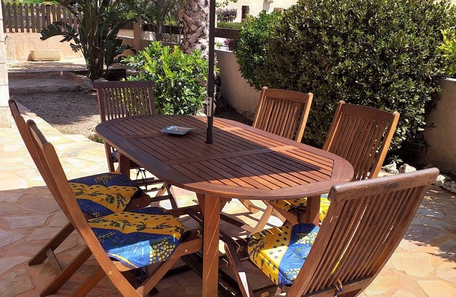 2 Bedroom Private vacation home in Sausset-les-Pins