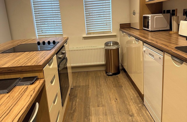 2 Bedroom/Private Parking/Fast WiFi/Serviced Apartment