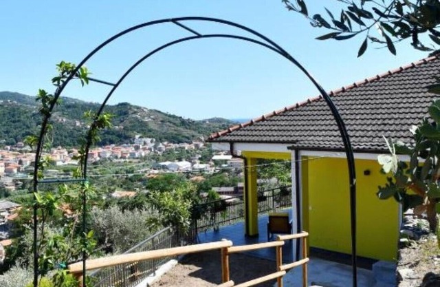 2 Bedroom Private vacation home in Chiavari