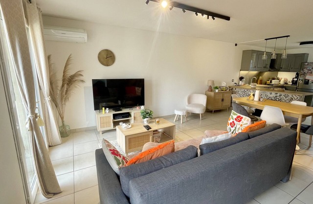 2 Bedroom Private vacation home in SÃ©rignan