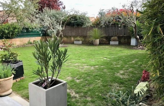2 Bedroom Private vacation home in Caromb