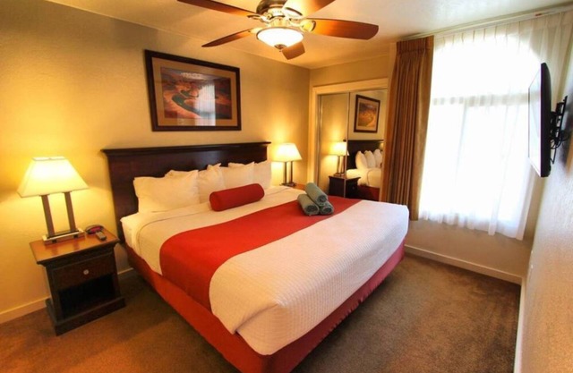 2 bedroom private villa, with pools & hot tubs!