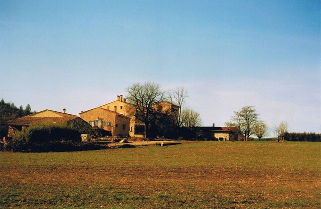 2-bedroom Provencal country house with mezzanine, garden and swimming pool