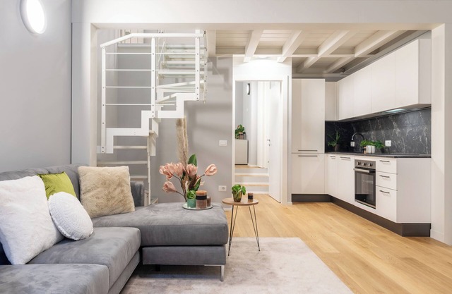 2-bedroom quite apartment in Brera, 2 mins from subway, AC, WiFi