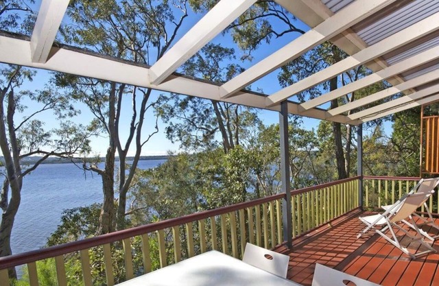 2 Bedroom Romantic Deluxe Cottages - perfect for couples minutes from Noosa