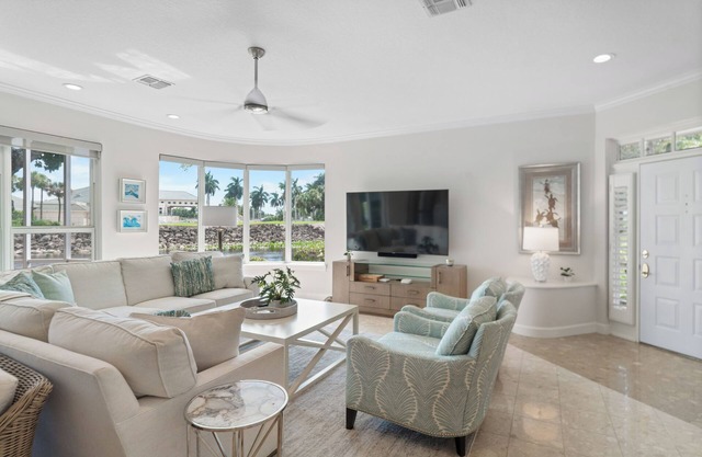 2-bedroom/Single story Naples condo in the private community of Kensington