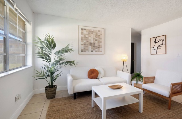 2-Bedroom Spacious Home Centrally Located with Free Parking, By Hard Rock Casino