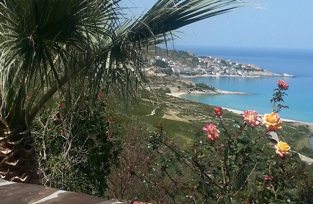 2 bedroom studio, 4 people, 1 bathroom, large terrace, breathtaking sea and mountain views