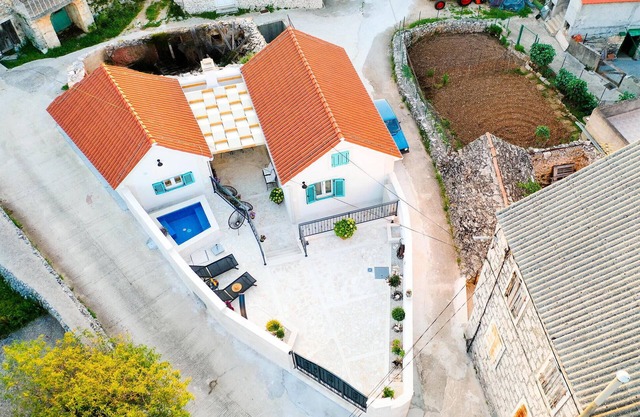 2 bedroom stunning home in Nerezisca